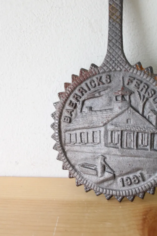 Earrings Jubilee Thrift Baerricks Fersommling 1981 Cast Iron Trivet