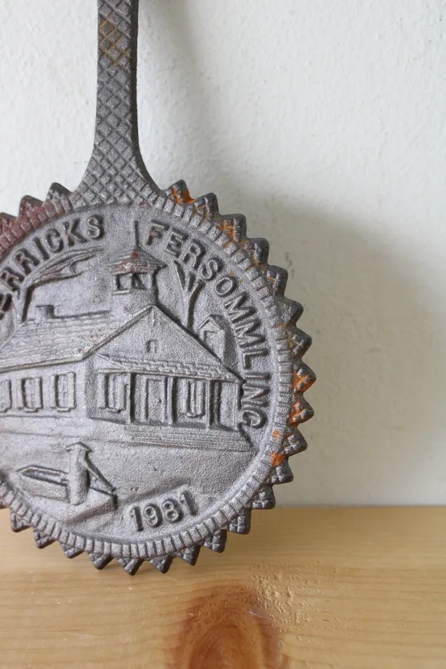 Earrings Jubilee Thrift Baerricks Fersommling 1981 Cast Iron Trivet