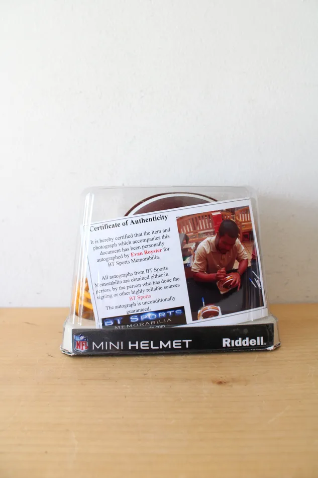 Earrings NFL Riddell Washington Redskins Signed Evan Royster Mini Helmet NFL