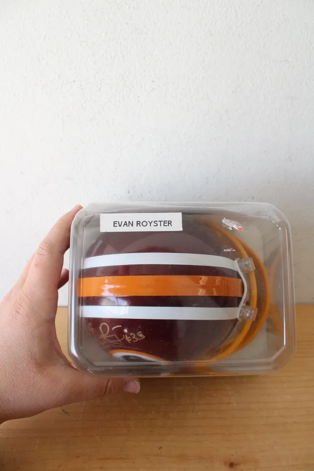 Earrings NFL Riddell Washington Redskins Signed Evan Royster Mini Helmet NFL