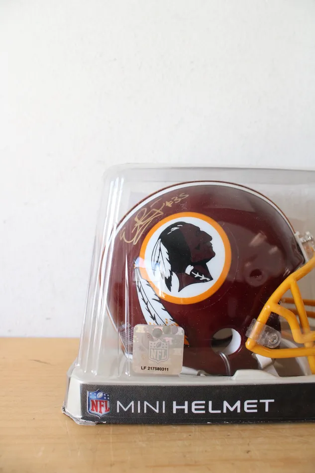 Earrings NFL Riddell Washington Redskins Signed Evan Royster Mini Helmet NFL