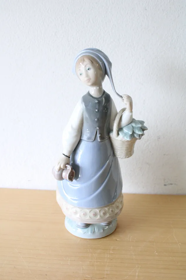 Llarddo Necklaces Lladro Porcelain Woman With Scarf Basket Figurine