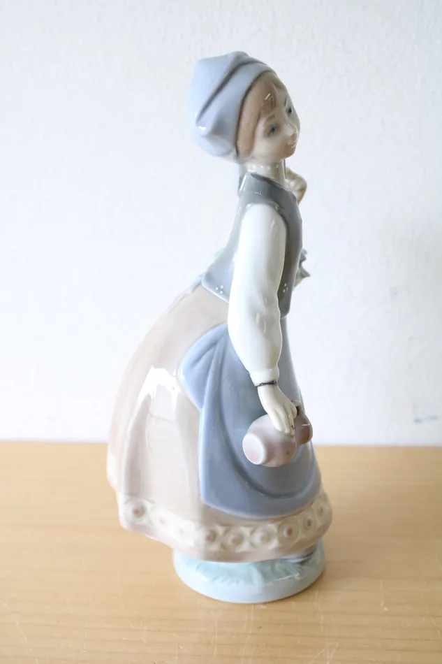 Llarddo Necklaces Lladro Porcelain Woman With Scarf Basket Figurine