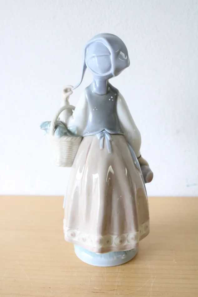Llarddo Necklaces Lladro Porcelain Woman With Scarf Basket Figurine