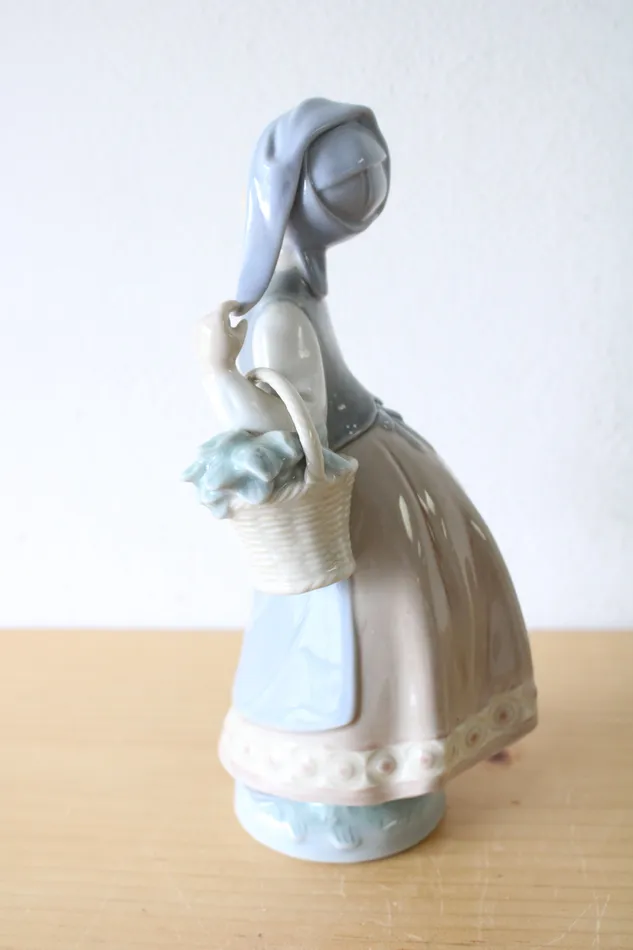 Llarddo Necklaces Lladro Porcelain Woman With Scarf Basket Figurine