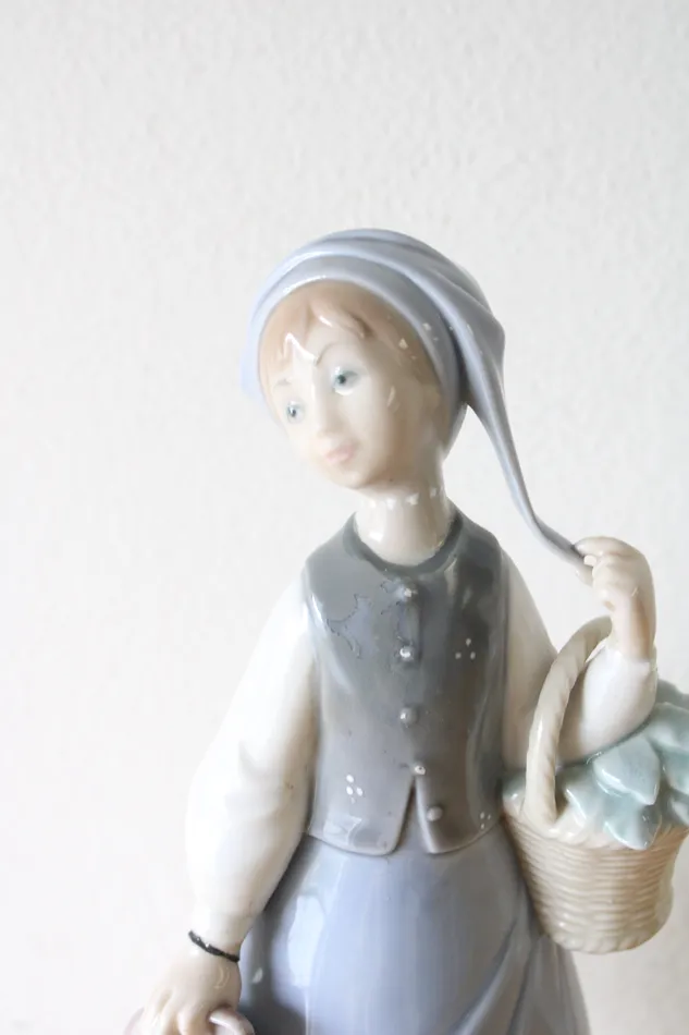 Llarddo Necklaces Lladro Porcelain Woman With Scarf Basket Figurine