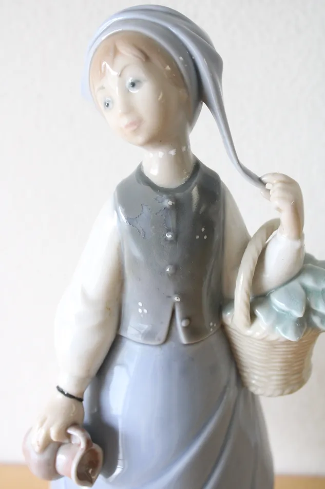 Llarddo Necklaces Lladro Porcelain Woman With Scarf Basket Figurine