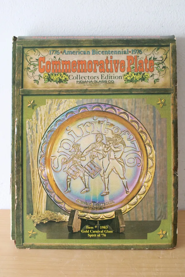 Necklaces Jubilee Thrift American Bicentennial Spirit of 76 Commemorative Gold Carnival Glass Plate Necklaces Jubilee Thrift American Bicentennial Spirit of 76 Commemorative Gold Carnival Glass Plate