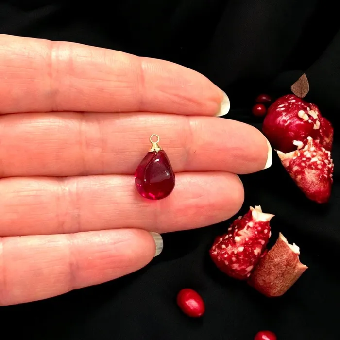 Peppy Beads Charm Necklaces Hand Made Murano Glass Pomegranate Aril Charm With 24Kt Gold Plated Pin Peppy Beads Charm Necklaces Hand Made Murano Glass Pomegranate Aril Charm With 24Kt Gold Plated Pin