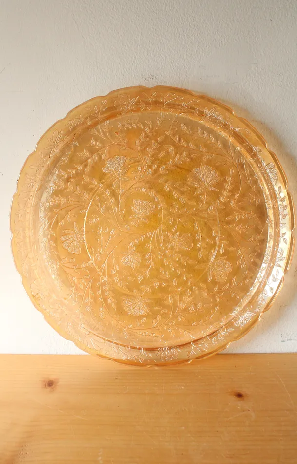PreStyled Sets Jeanette Jeanette Glass Iridescent Flora Gold Louisa Glass Platter 135 PreStyled Sets Jeanette Jeanette Glass Iridescent Flora Gold Louisa Glass Platter 135