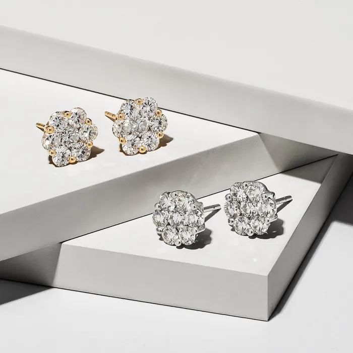 RACHEL LYNN CHICAGO Earrings 18 Karat White Gold Floral Stud Earrings 150cts