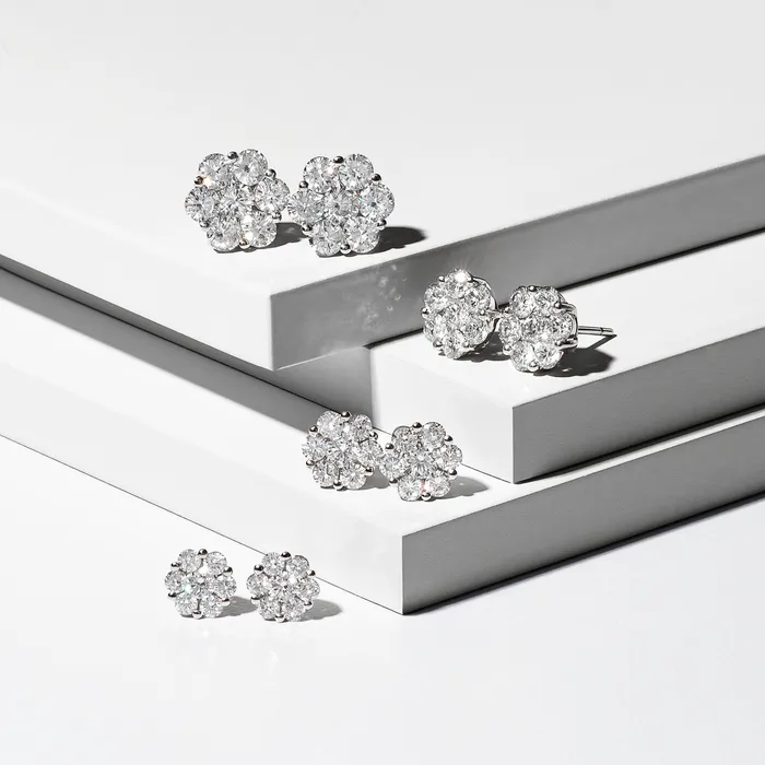 RACHEL LYNN CHICAGO Earrings 18 Karat White Gold Floral Stud Earrings 150cts