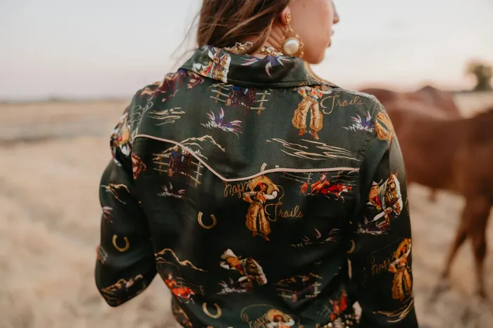 RODEO QUINCY Earrings HAPPY TRAILS BUTTON UP