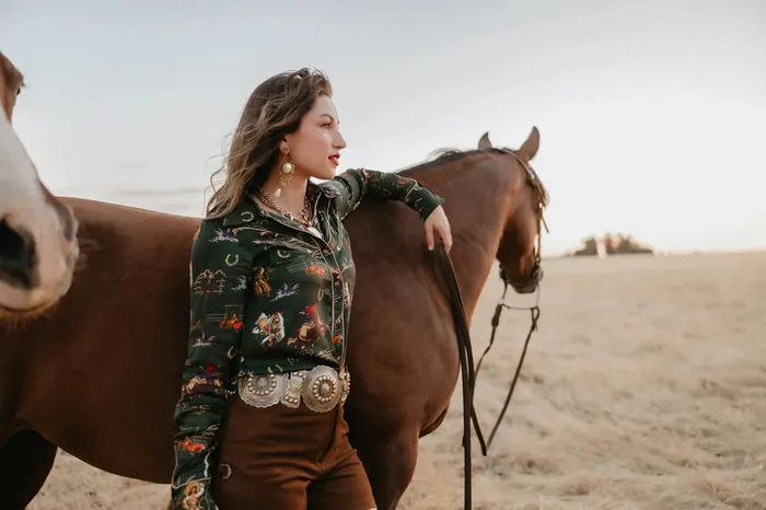 RODEO QUINCY Earrings HAPPY TRAILS BUTTON UP