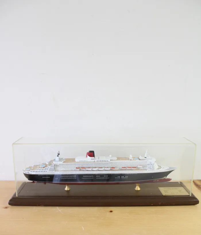 Scherbak Earrings Scherbak Ship Models USA 2004 Queen Mary 2 Cunard Line Scherbak Earrings Scherbak Ship Models USA 2004 Queen Mary 2 Cunard Line