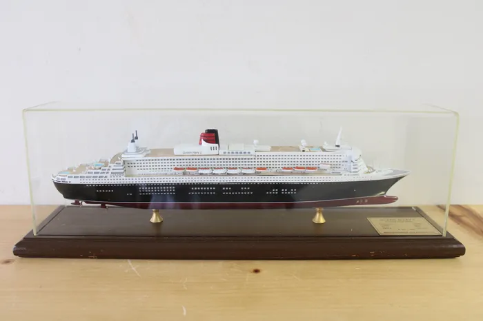 Scherbak Earrings Scherbak Ship Models USA 2004 Queen Mary 2 Cunard Line