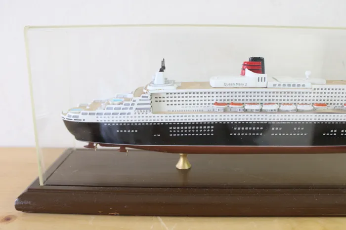 Scherbak Earrings Scherbak Ship Models USA 2004 Queen Mary 2 Cunard Line