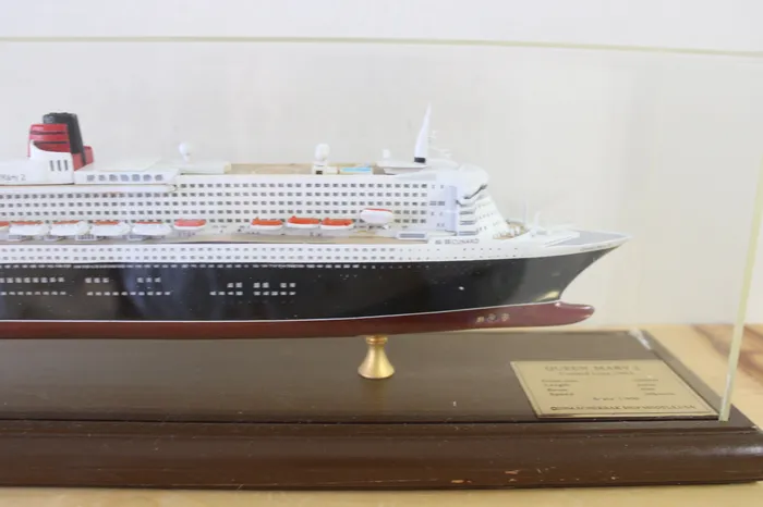 Scherbak Earrings Scherbak Ship Models USA 2004 Queen Mary 2 Cunard Line