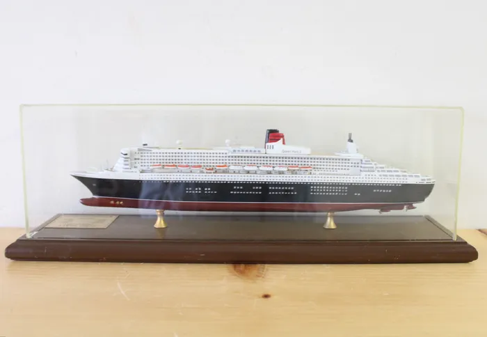 Scherbak Earrings Scherbak Ship Models USA 2004 Queen Mary 2 Cunard Line