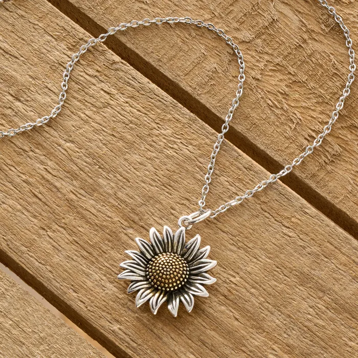 Vintage Sunflower Necklace Gold Center Chadds Ford Jewelry Necklaces